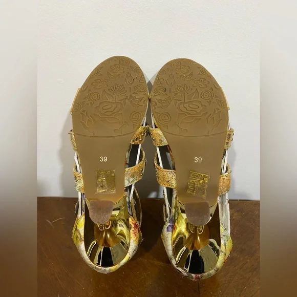 Spring Step Sandals - Picture 5 of 5